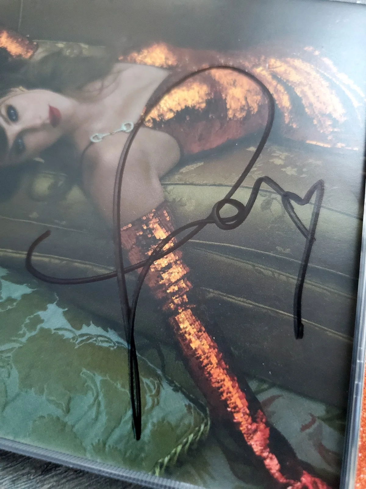 Taylor Swift The Life of a Showgirl signed cd 2, изображение 2