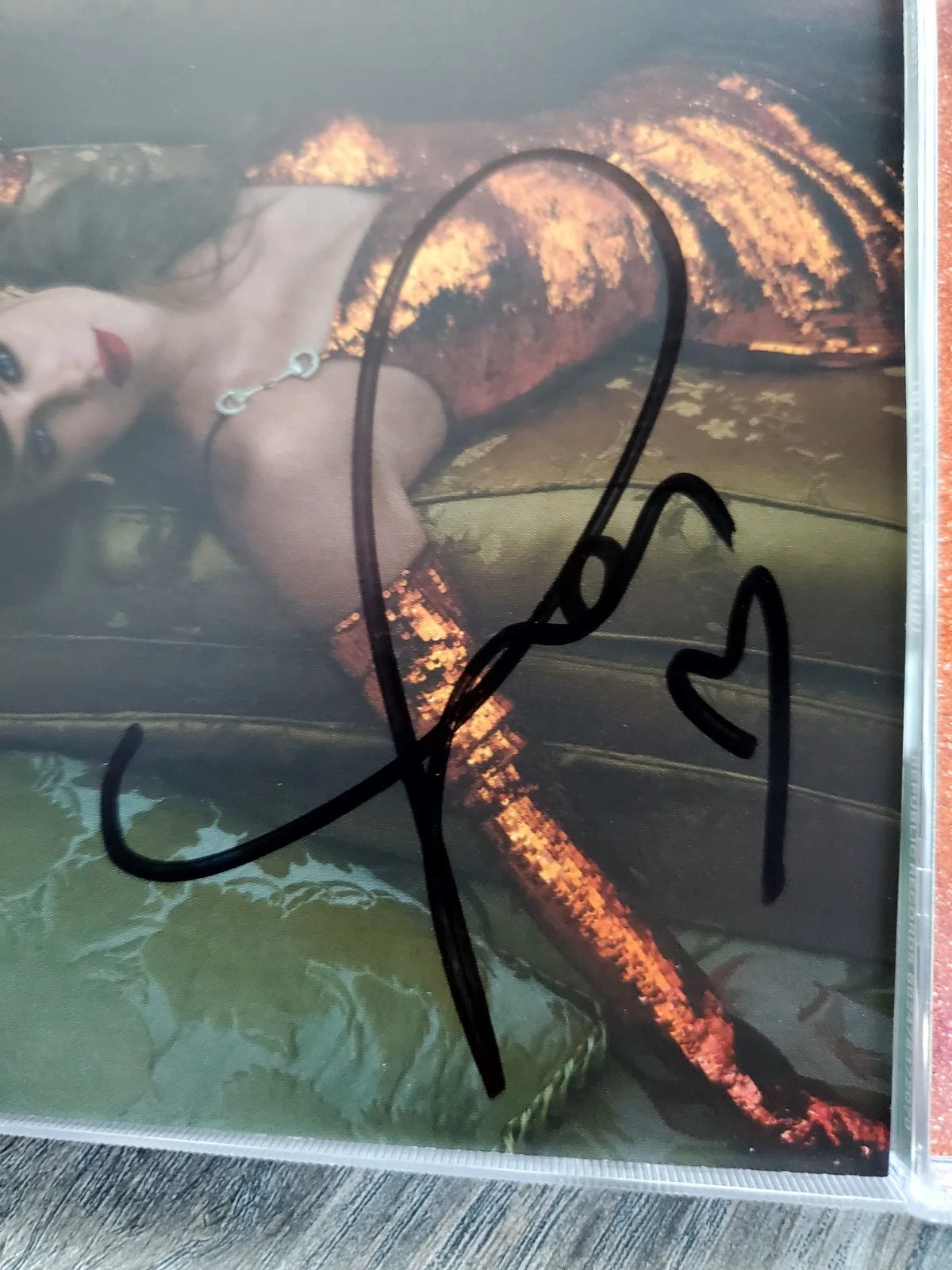 Taylor Swift The life of a showgirl signed cd 2, изображение 2