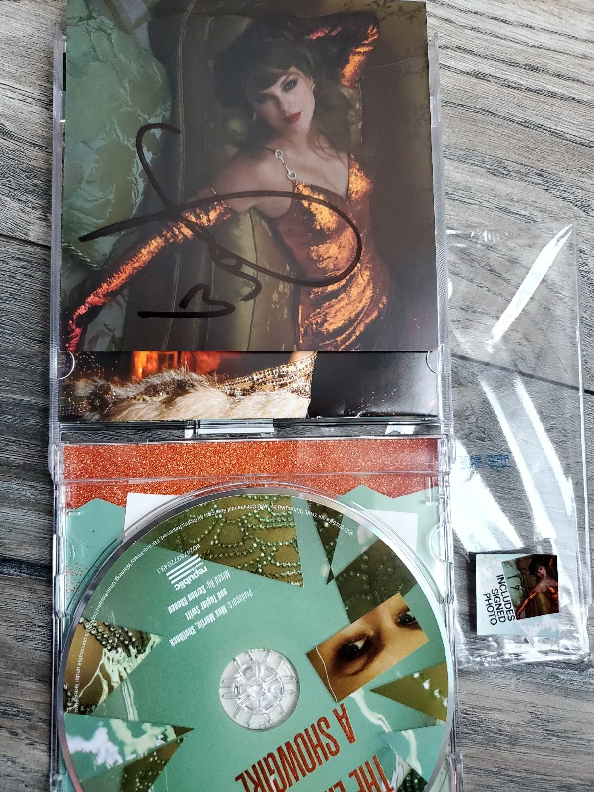 Taylor Swift The life of a showgirl signed cd 2, изображение 3
