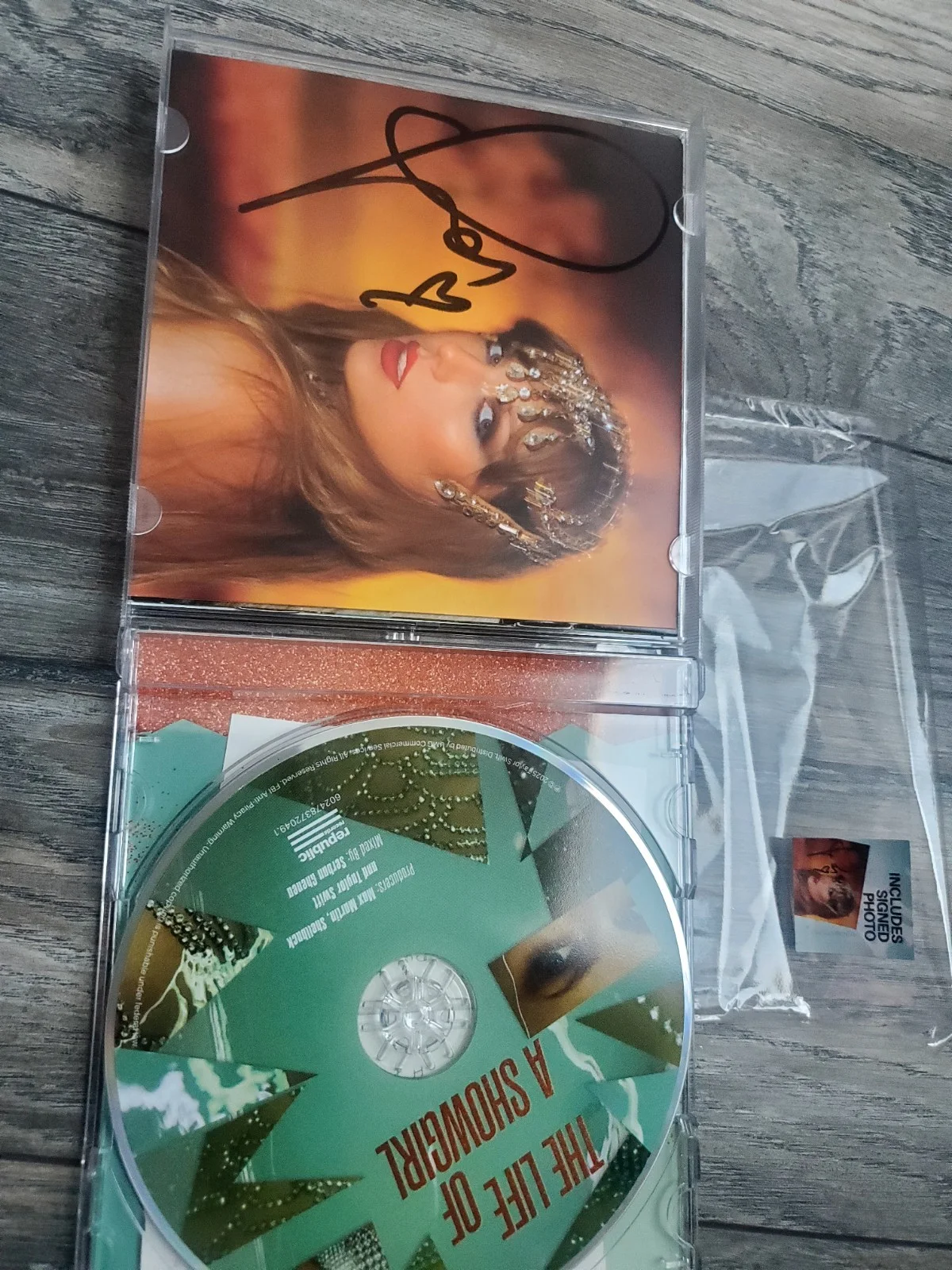 Taylor Swift Signed TLOAS #1 Heart With Tail + Attached "T", image 3