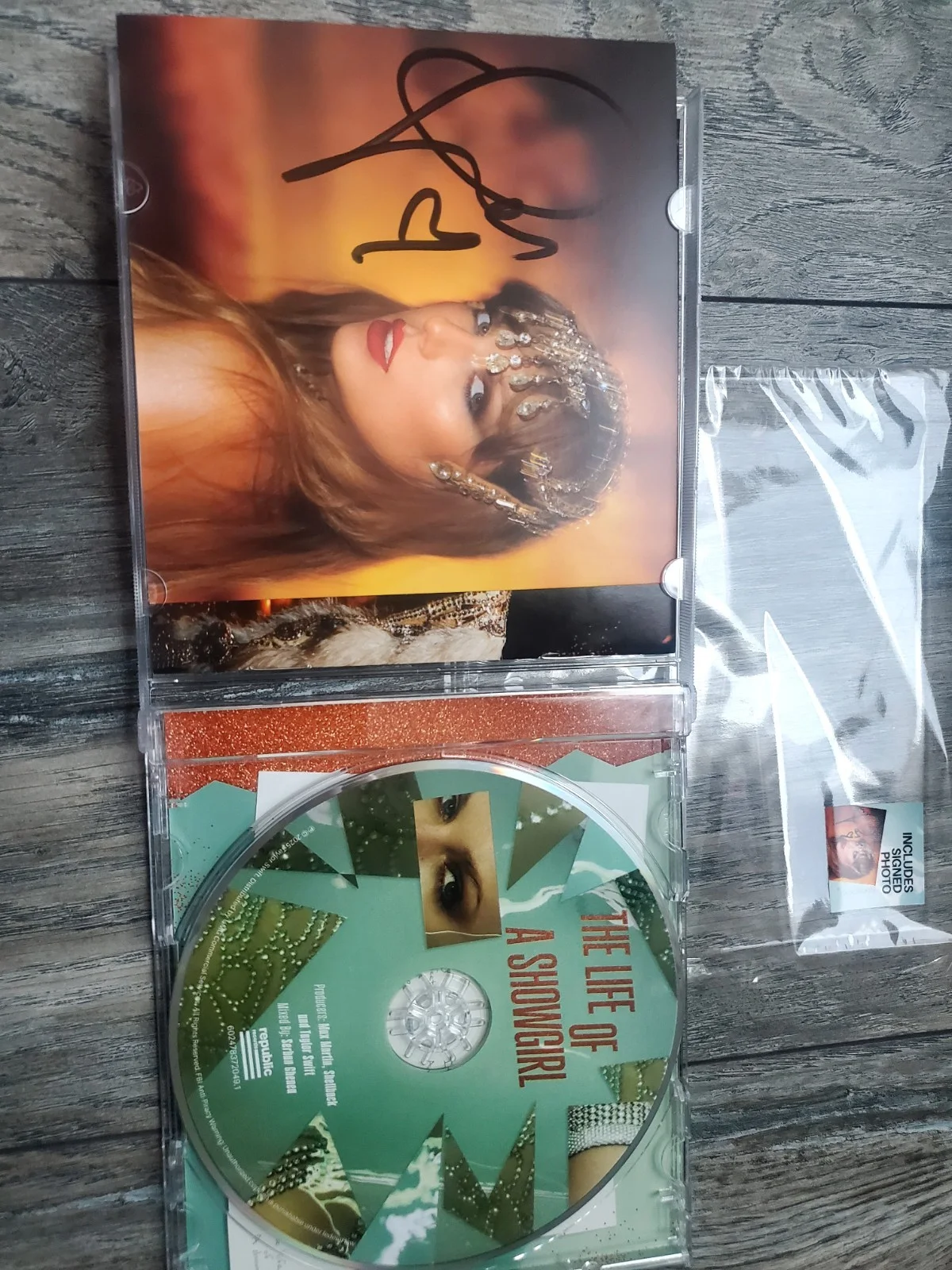 Taylor Swift Signed TLOAS #1 Connected "T" + Heart With Tail., image 3