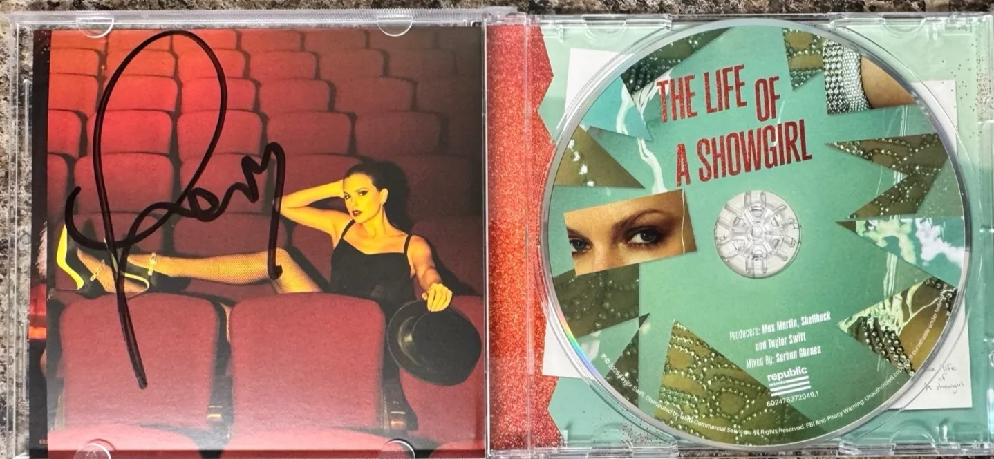 Taylor Swift The Life of a Showgirl CD + Hand Signed Photo 4 - IN HAND, изображение 2
