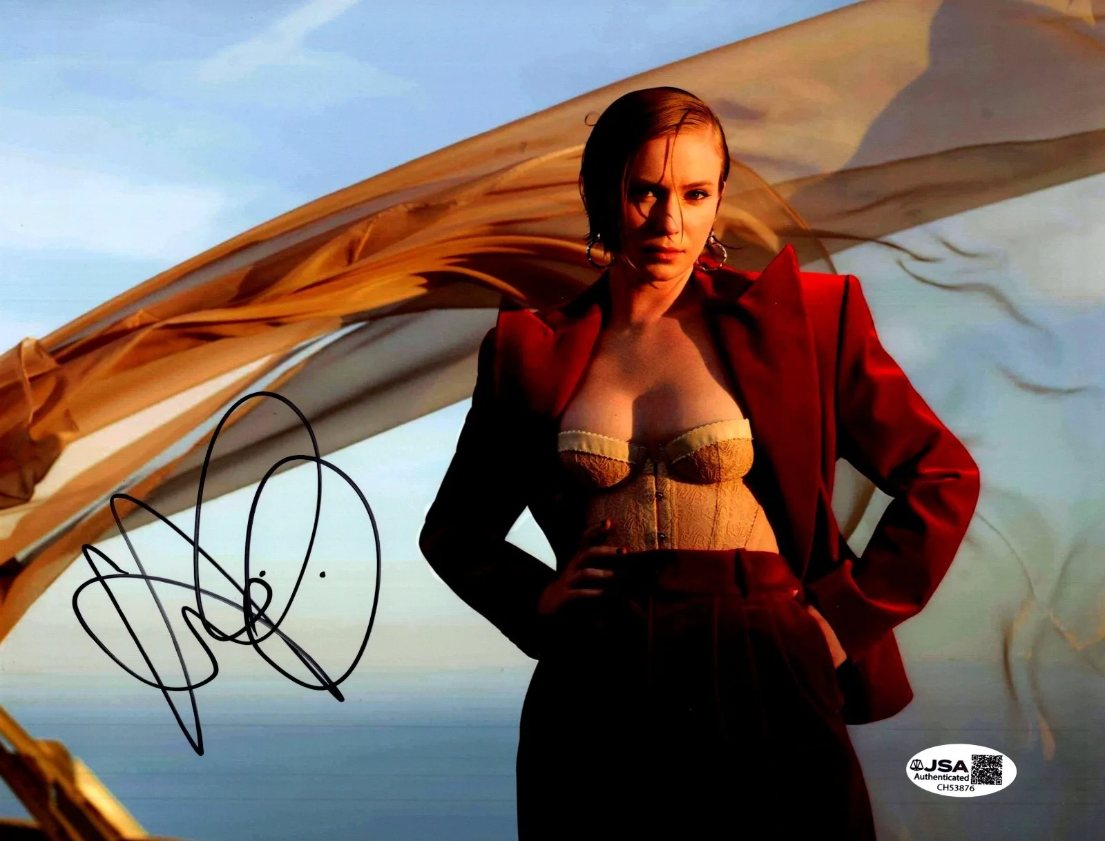 HANNAH EINBINDER — HANNAH EINBINDER Hand-Signed "HACKS " 8x10 Photo (JSA COA)