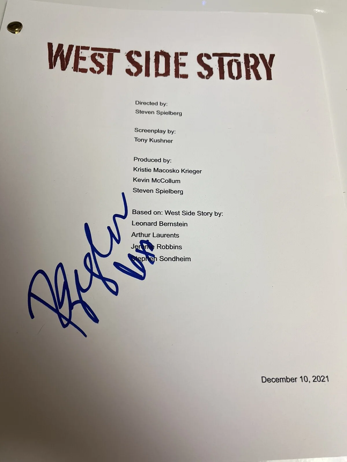 Rachel Zegler — RACHEL ZEGLER SIGNED AUTOGRAPHED WEST SIDE STORY 2021 FULL MOVIE SCRIPT RARE, image 2