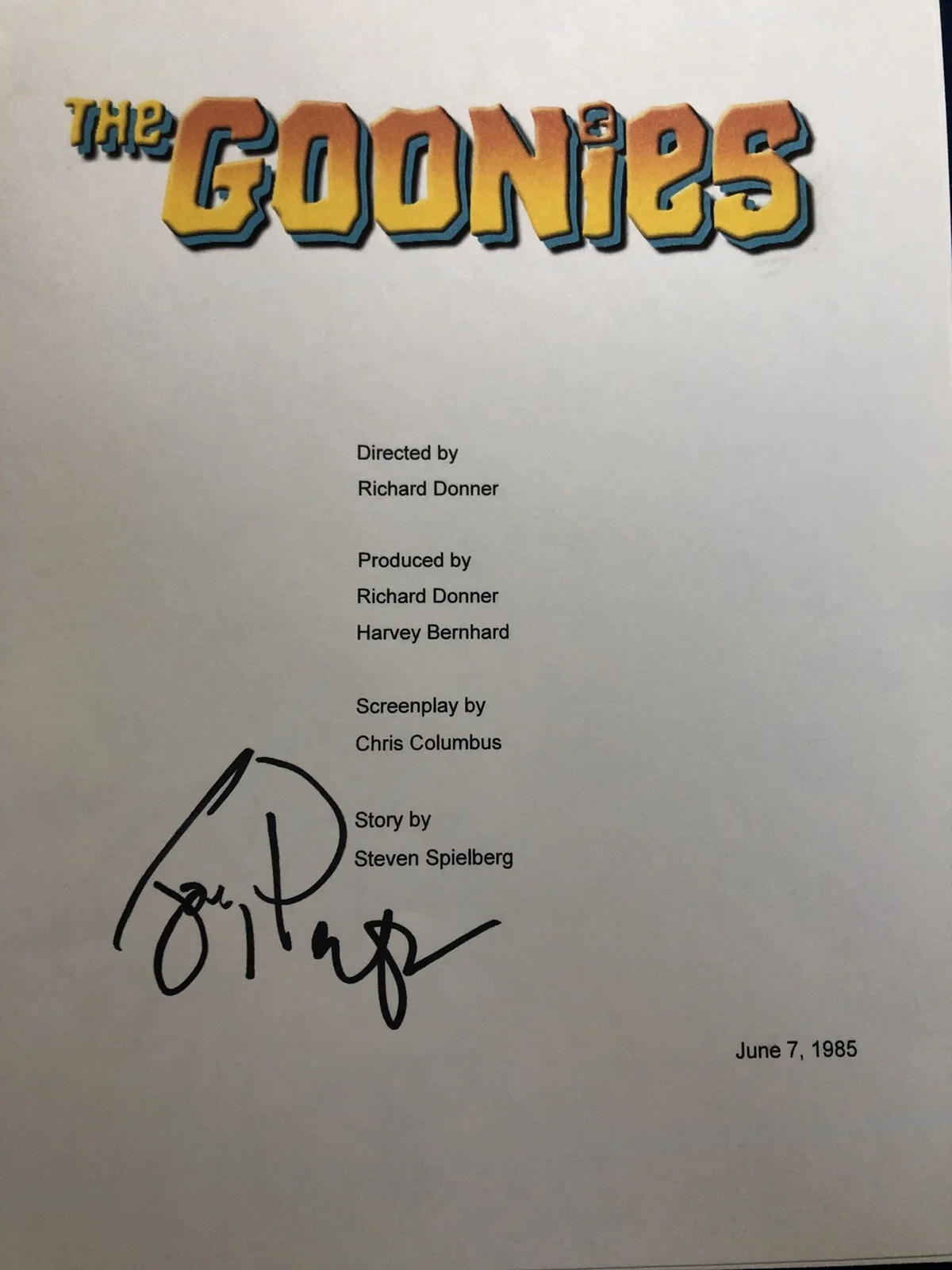 Joe Pantoliano — JOE PANTOLIANO SIGNED AUTOGRAPHED THE GOONIES FULL MOVIE SCRIPT PROOF, image 3