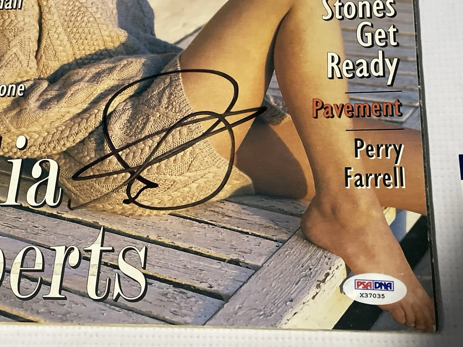 Julia Roberts Signed Autographed Rolling Stone Magazine PSA authenticated, image 2