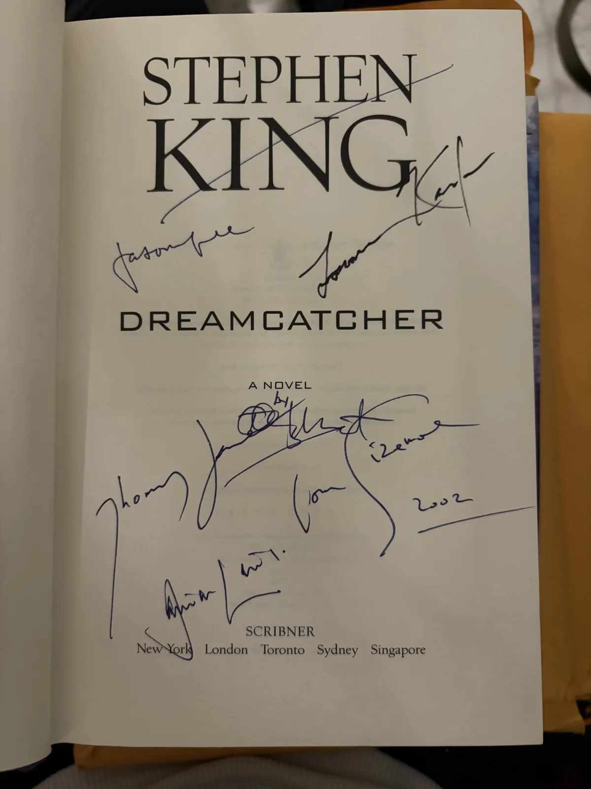 Cast of Dreamcatcher — Dreamcatcher by Stephen King (2001, HC) Signed By Dreamcatcher (2003) Movie Cast, изображение 2