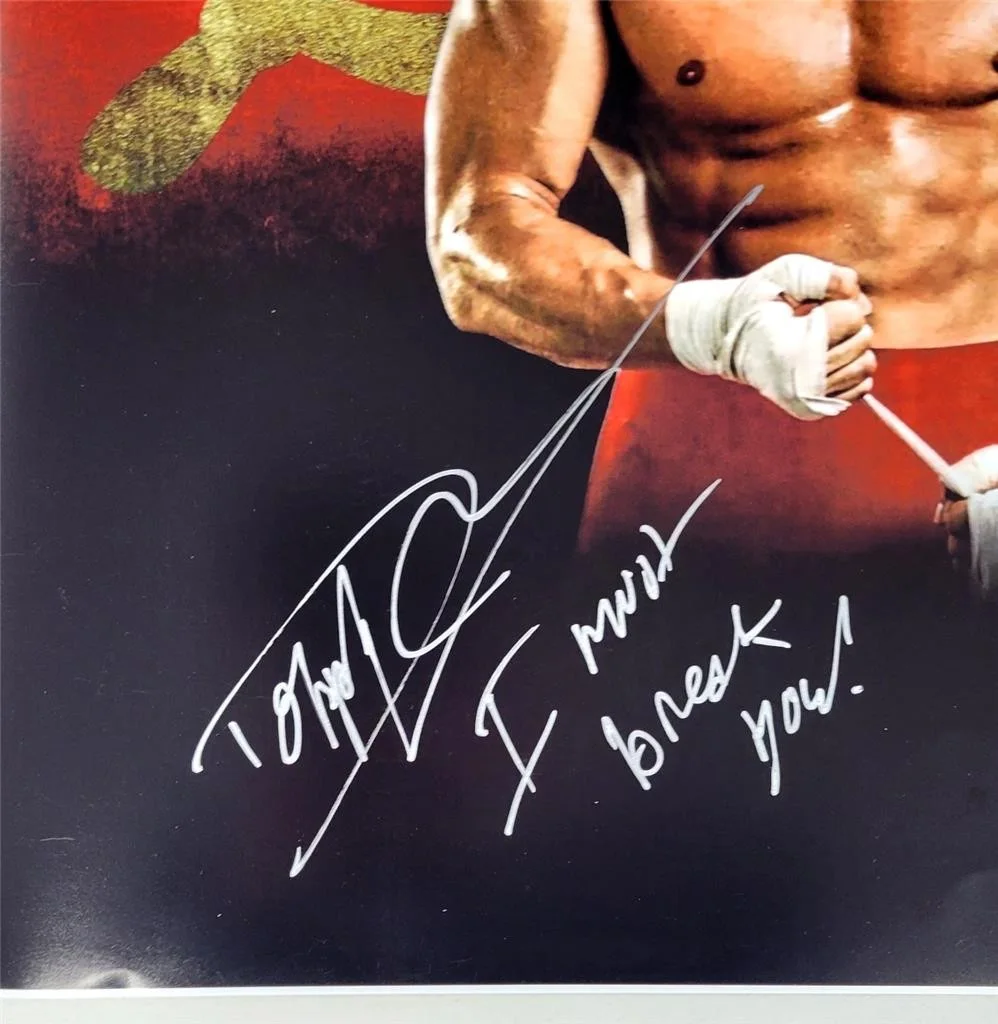 Dolph Lundgren — Dolph Lundgren signed Drago "I Must Break You!" 16x20 photo Rocky auto (B) ~ JSA, изображение 2