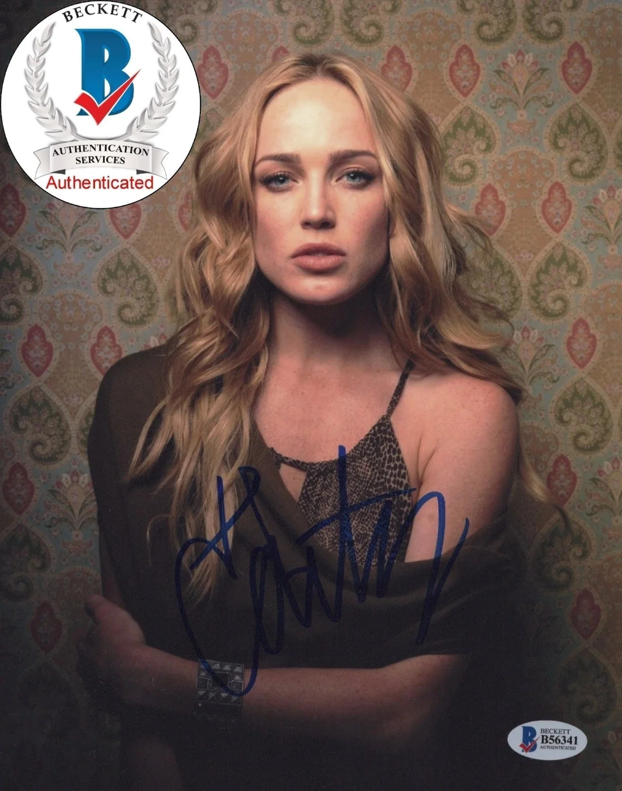 Caity Lotz — CAITY LOTZ SIGNED 8x10" PHOTO BAS BECKETT COA LEGENDS OF TOMORROW ARROW