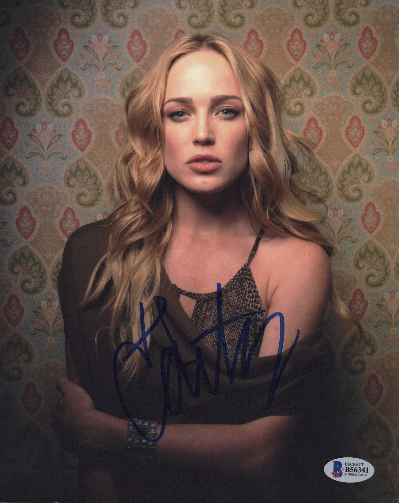 Caity Lotz — CAITY LOTZ SIGNED 8x10" PHOTO BAS BECKETT COA LEGENDS OF TOMORROW ARROW, изображение 2