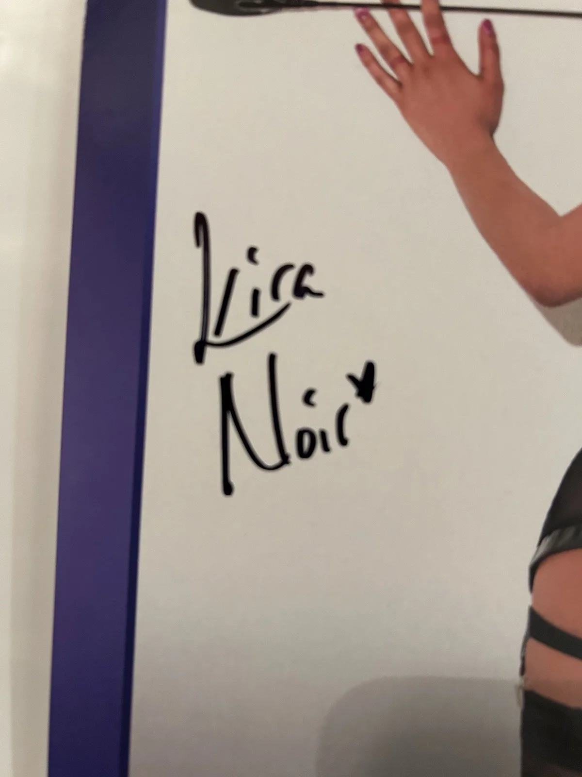 Kira Noir — Brazzers Adult Star Kira Noir Signed 8x10 Photo Card Autograph AVN Proof Pic, изображение 2