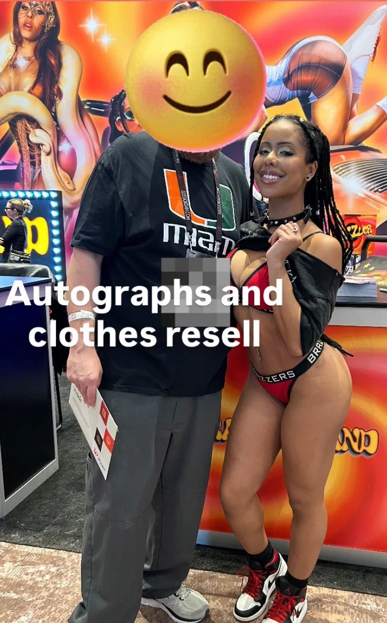 Kira Noir — Brazzers Adult Star Kira Noir Signed 8x10 Photo Card Autograph AVN Proof Pic, изображение 3