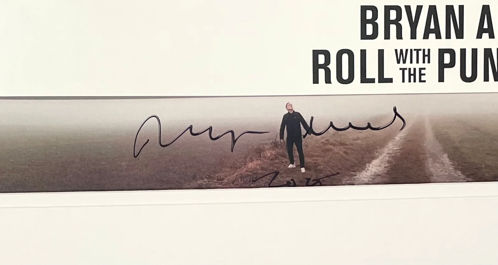 Bryan Adams Signed Vinyl “Roll With The Punches” LP - PSA COA - Photo Proof RARE, изображение 4