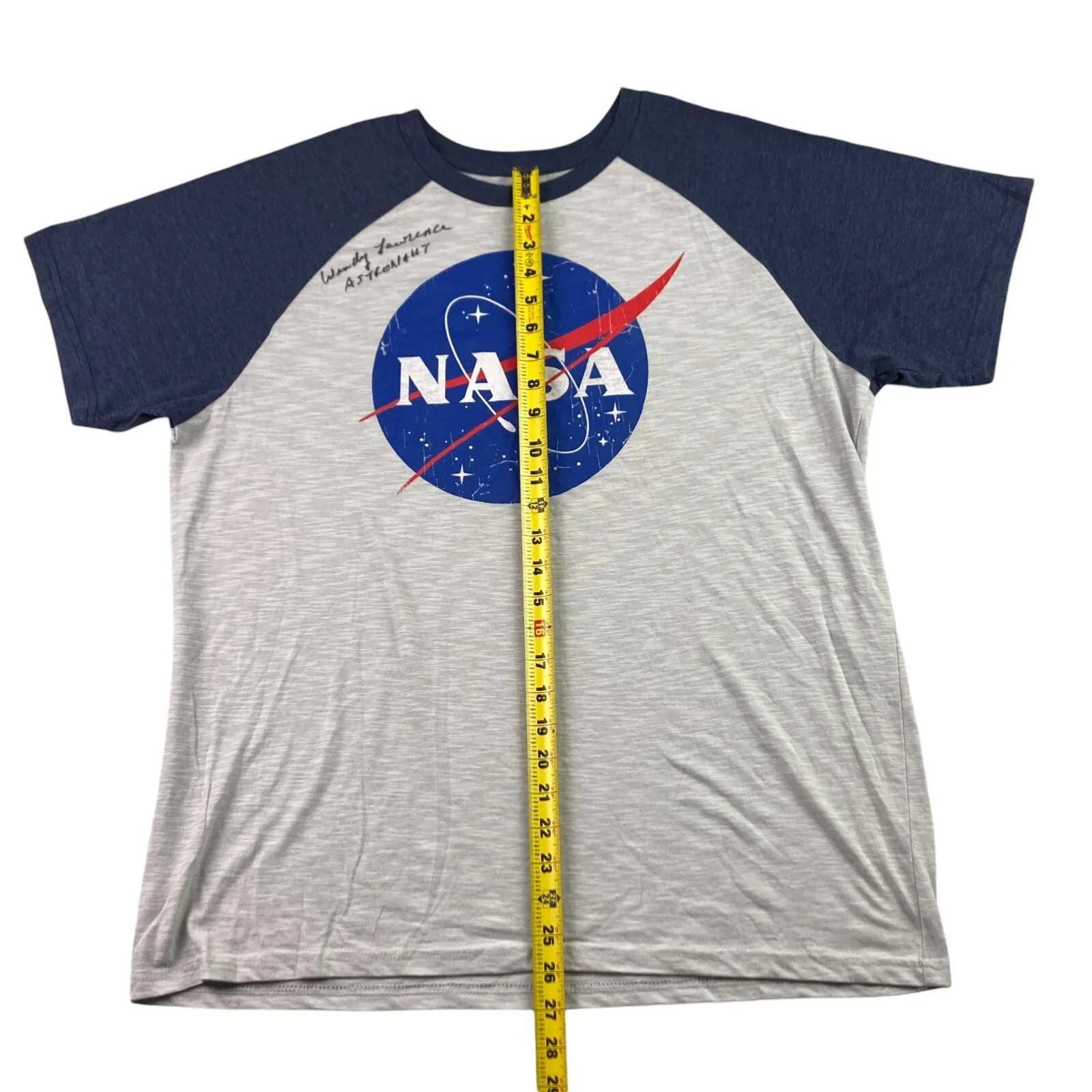 Wendy Lawrence — Wendy Lawrence NASA Astronaut Autograph Guaranteed T-Shirt Gray Navy • XL, image 5