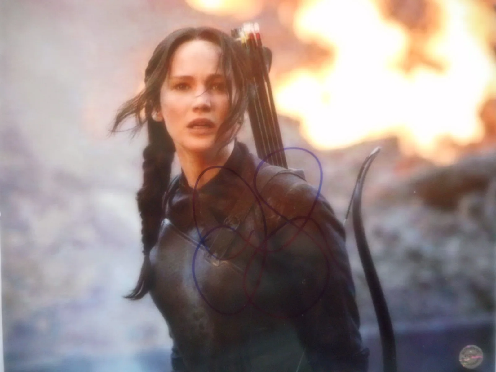 Jennifer Lawrence — Jennifer Lawrence signed THE HUNGER GAMES CATCHING FIRE 8x10 Photo COA & #d Hol, image 2