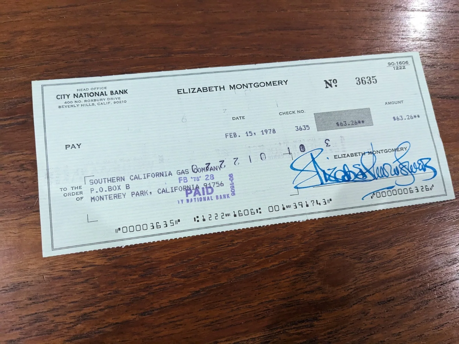 Elizabeth Montgomery Signed Check in BOLD BLUE Vintage Authentic Bewitched RARE, image 2