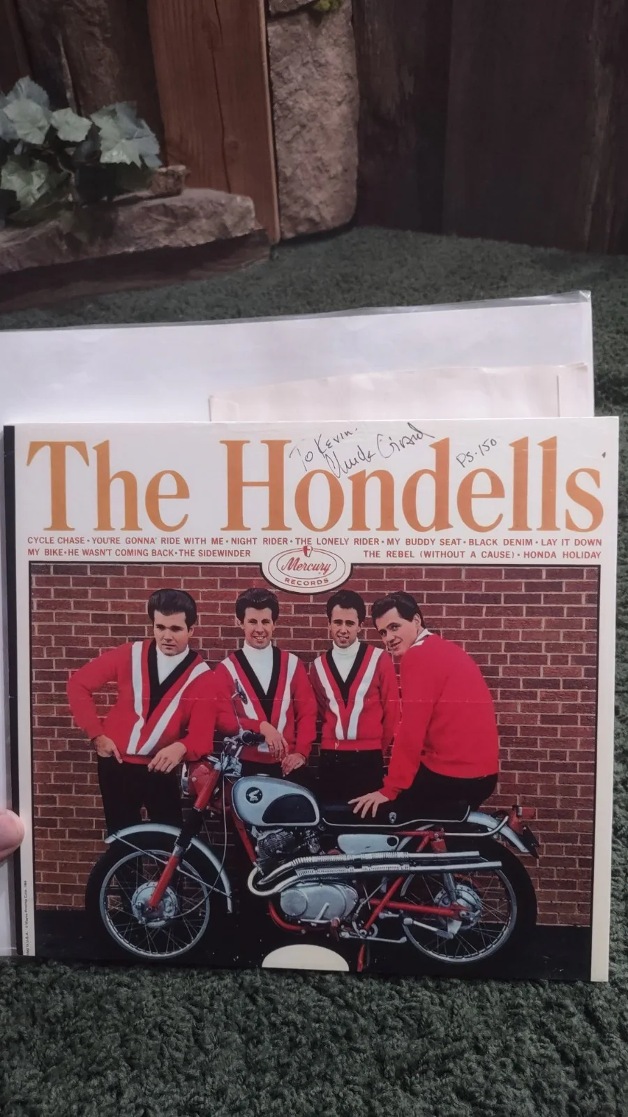 The Hondells - Signed By Guitarist Chuck Gerrard With 45 Record, изображение 3