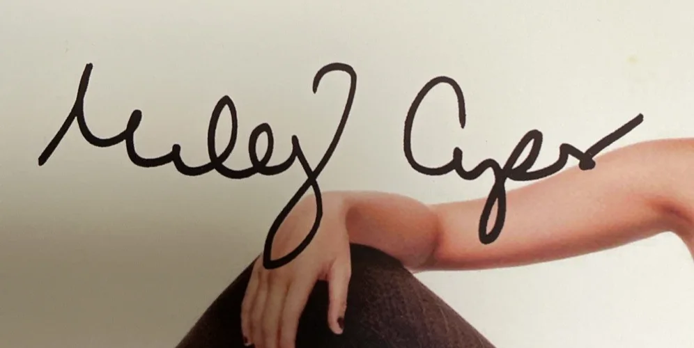 Miley Cyrus Singer Actress Performer Signed Autographed 8 x 10 Photo w/ COA, image 3