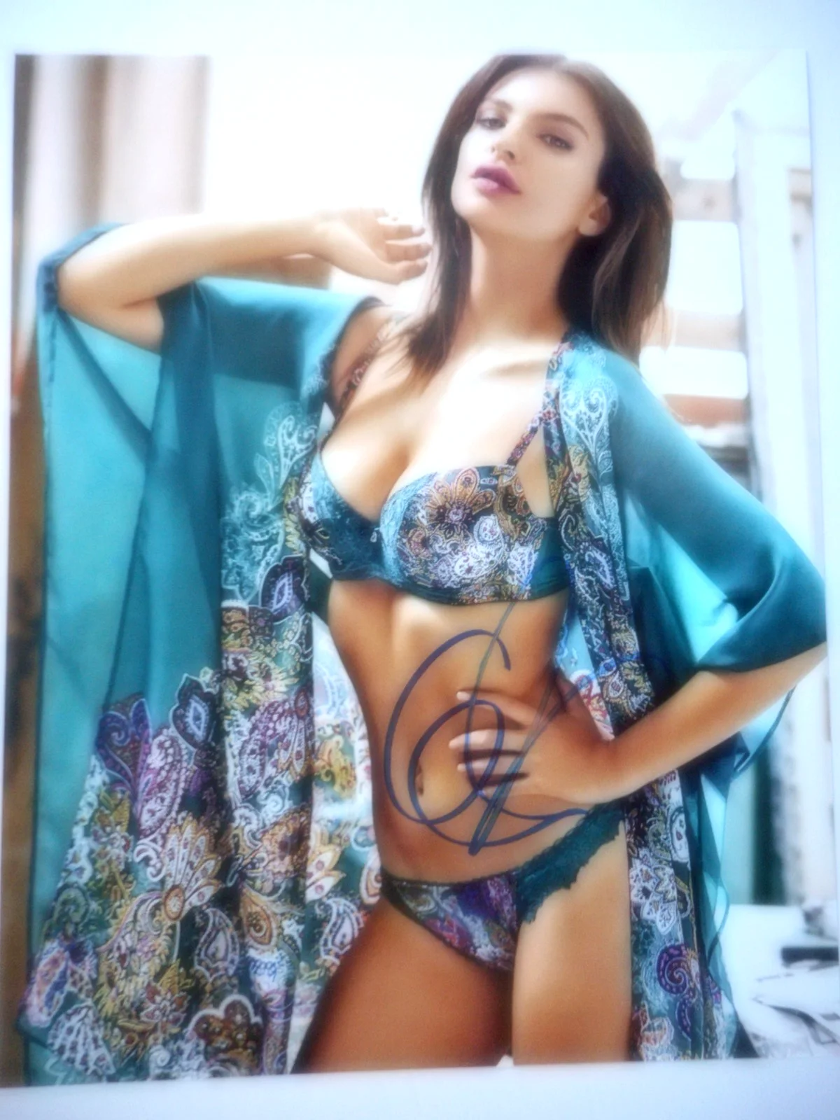 Emily Ratajkowski — Emily Ratajkowski signed MODEL/ACTRESS Beautiful Sexy 8x10 Photo W/COA & #d Holo, изображение 3