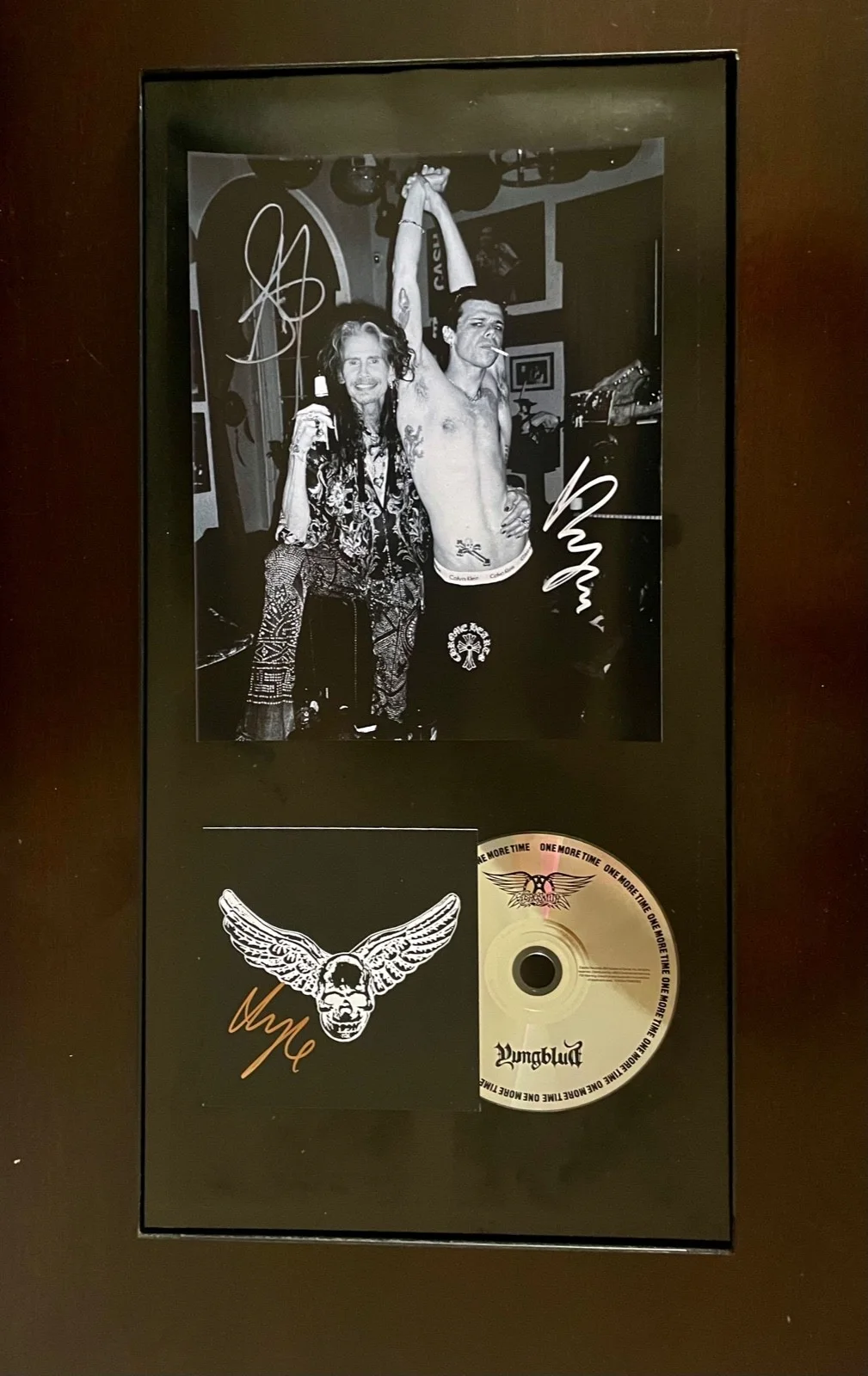 Yungblud — Yungblud Autographed Signed One More TI CD Booklet & 10x 20 black Frame GRAMMYS, изображение 2