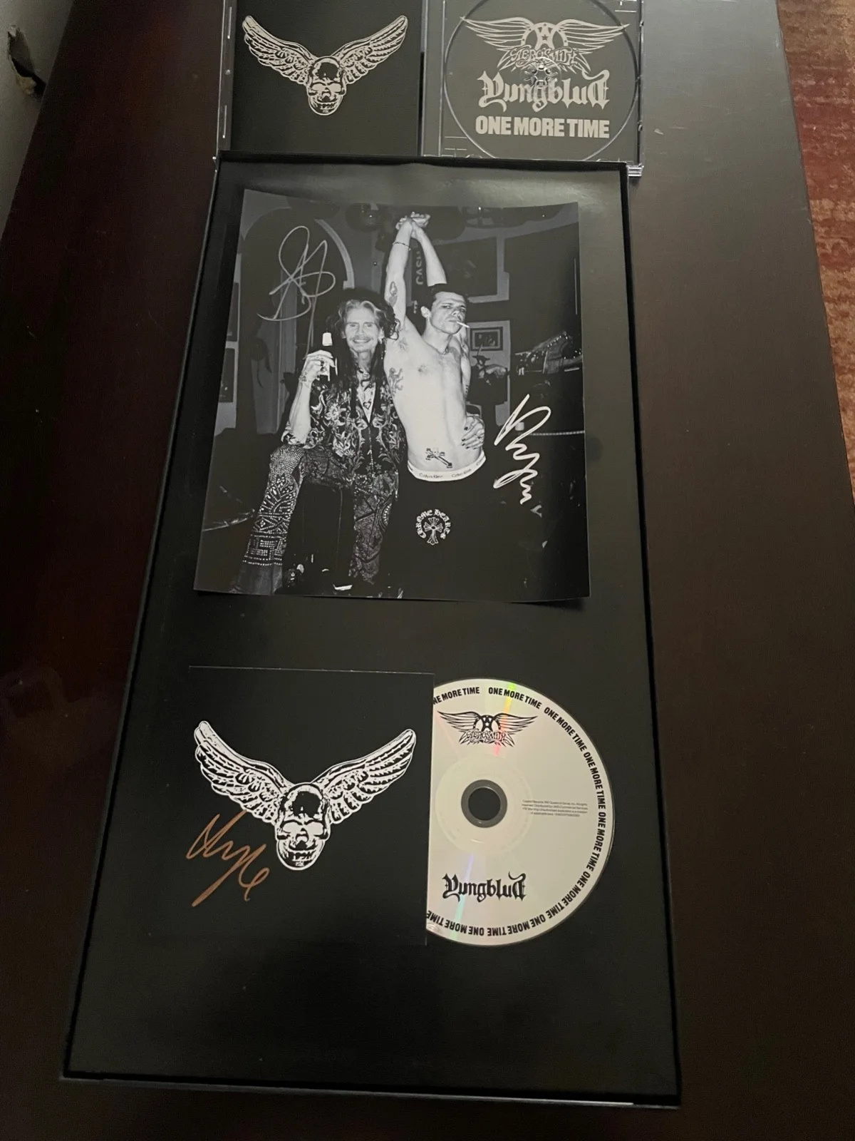 Yungblud — Yungblud Autographed Signed One More TI CD Booklet & 10x 20 black Frame GRAMMYS, изображение 3