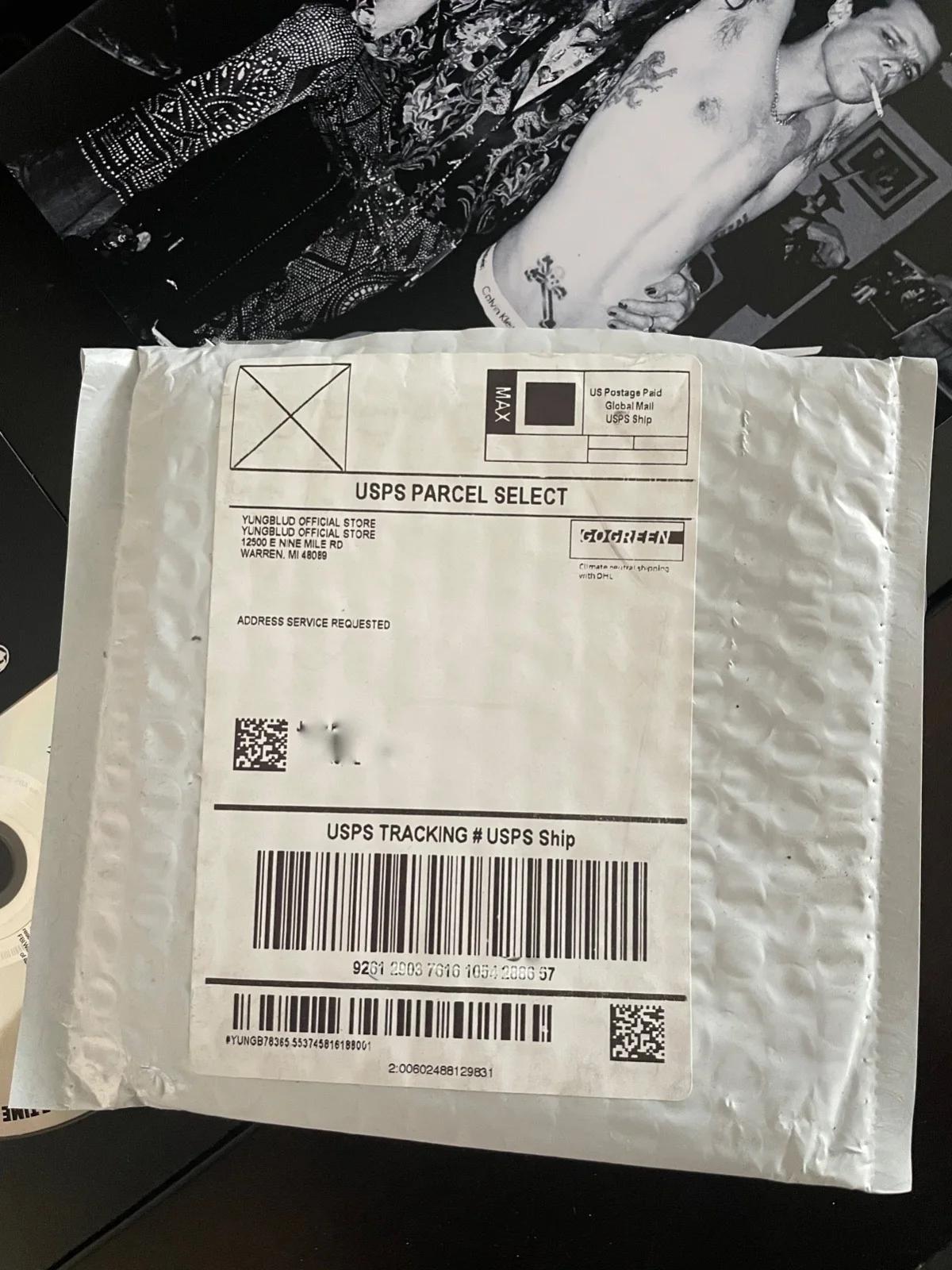Yungblud — Yungblud Autographed Signed One More TI CD Booklet & 10x 20 black Frame GRAMMYS, изображение 5