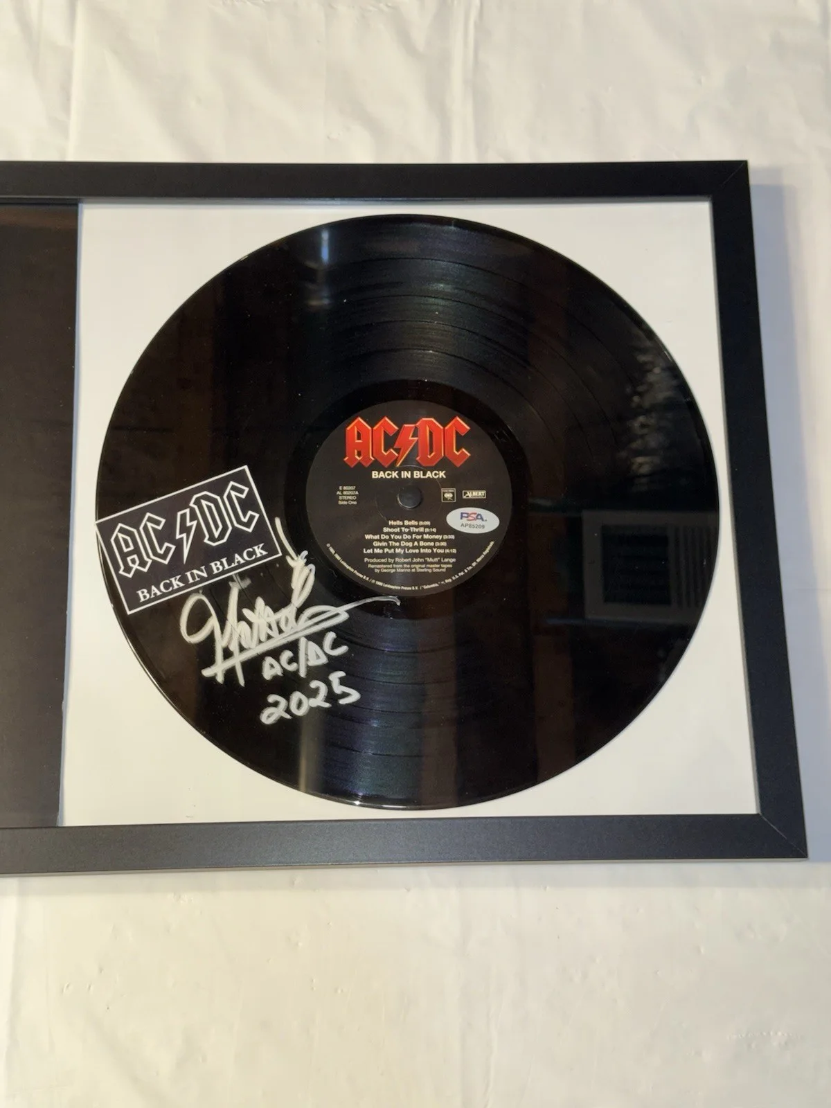 MATT LAUG SIGNED AC/DC BACK IN BLACK VINYL ALBUM AUTOGRAPH FRAMED PSA/DNA COA, image 3