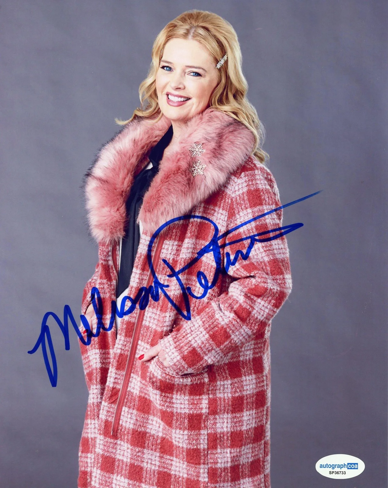 Melissa Peterman — Melissa Peterman "Happy's Place" AUTOGRAPH Signed 'Gabby' 8x10 Photo ACOA, image 2
