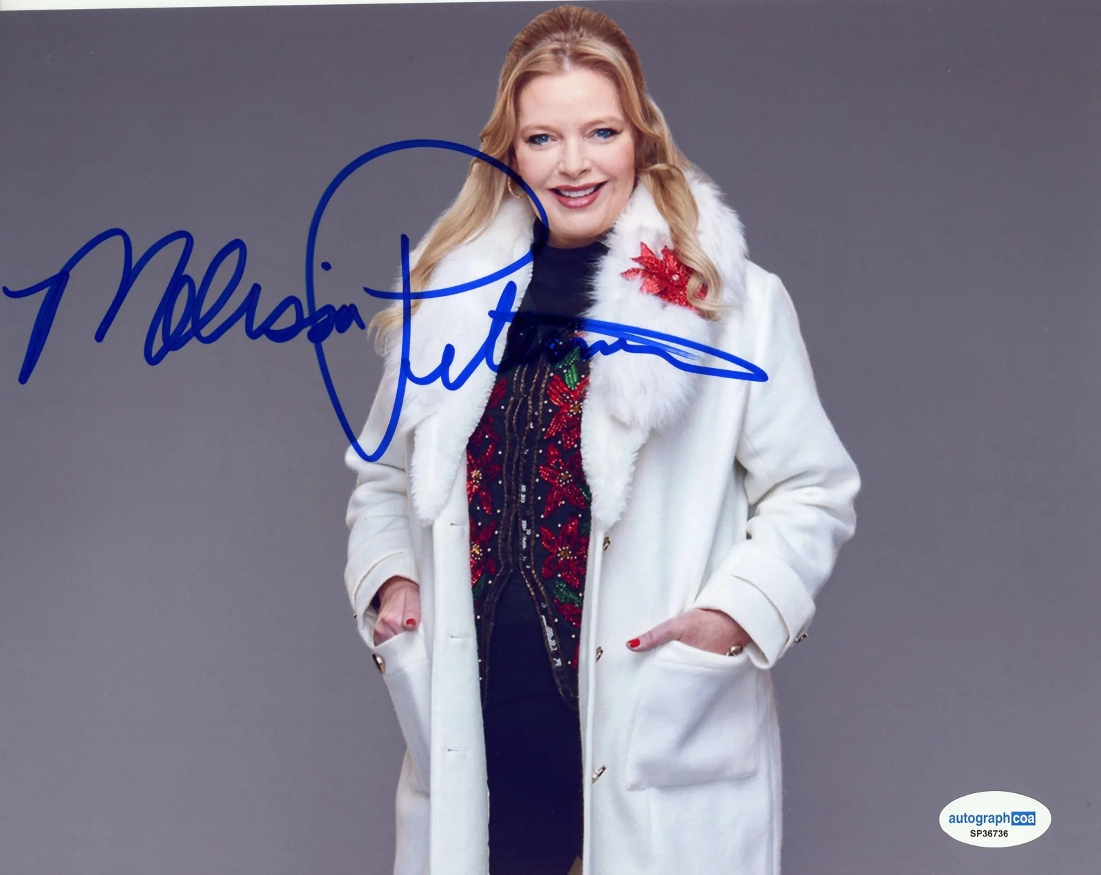 Melissa Peterman — Melissa Peterman "Happy's Place" AUTOGRAPH Signed 'Gabby' 8x10 Photo D ACOA, image 2