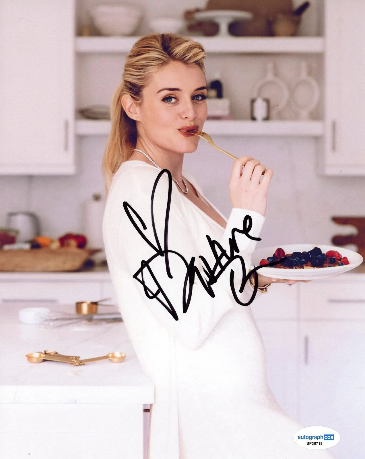 Daphne Oz — Daphne Oz "The Chew" AUTOGRAPH Signed Autographed 8x10 Photo ACOA, изображение 2