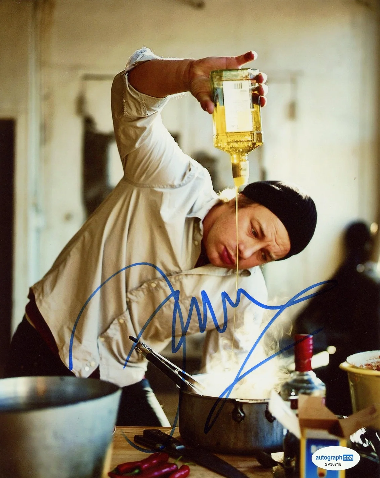 Jamie Oliver — Jamie Oliver "The Naked Chef" AUTOGRAPH Signed Autographed 8x10 Photo F ACOA, изображение 2