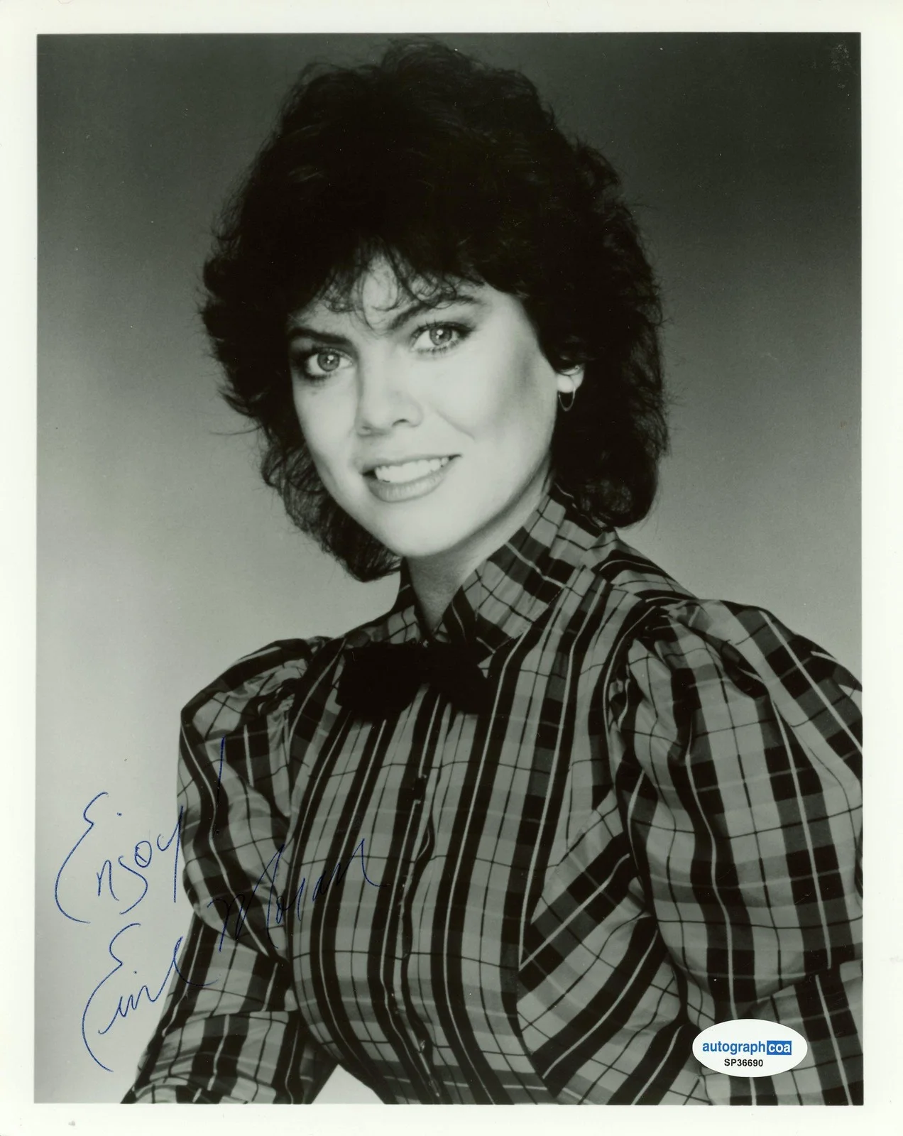 Erin Moran — Erin Moran "Happy Days" AUTOGRAPH Signed 'Joanie' Autographed 8x10 Photo ACOA, image 2