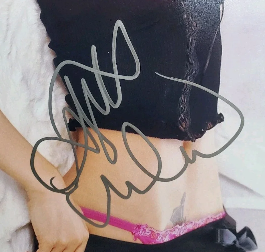 Alyssa Milano — NICE Autographed Alyssa Milano 11x14 Photo PSA COA Signed Model Sexy, image 2