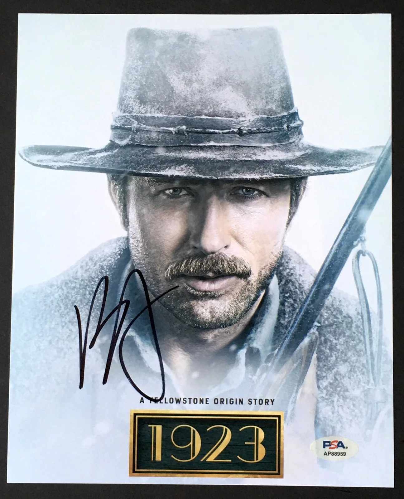 Brandon Sklenar — BRANDON SKLENAR SIGNED 8x10 PHOTO PSA DNA AUTOGRAPH 1923 YELLOWSTONE ORIGIN