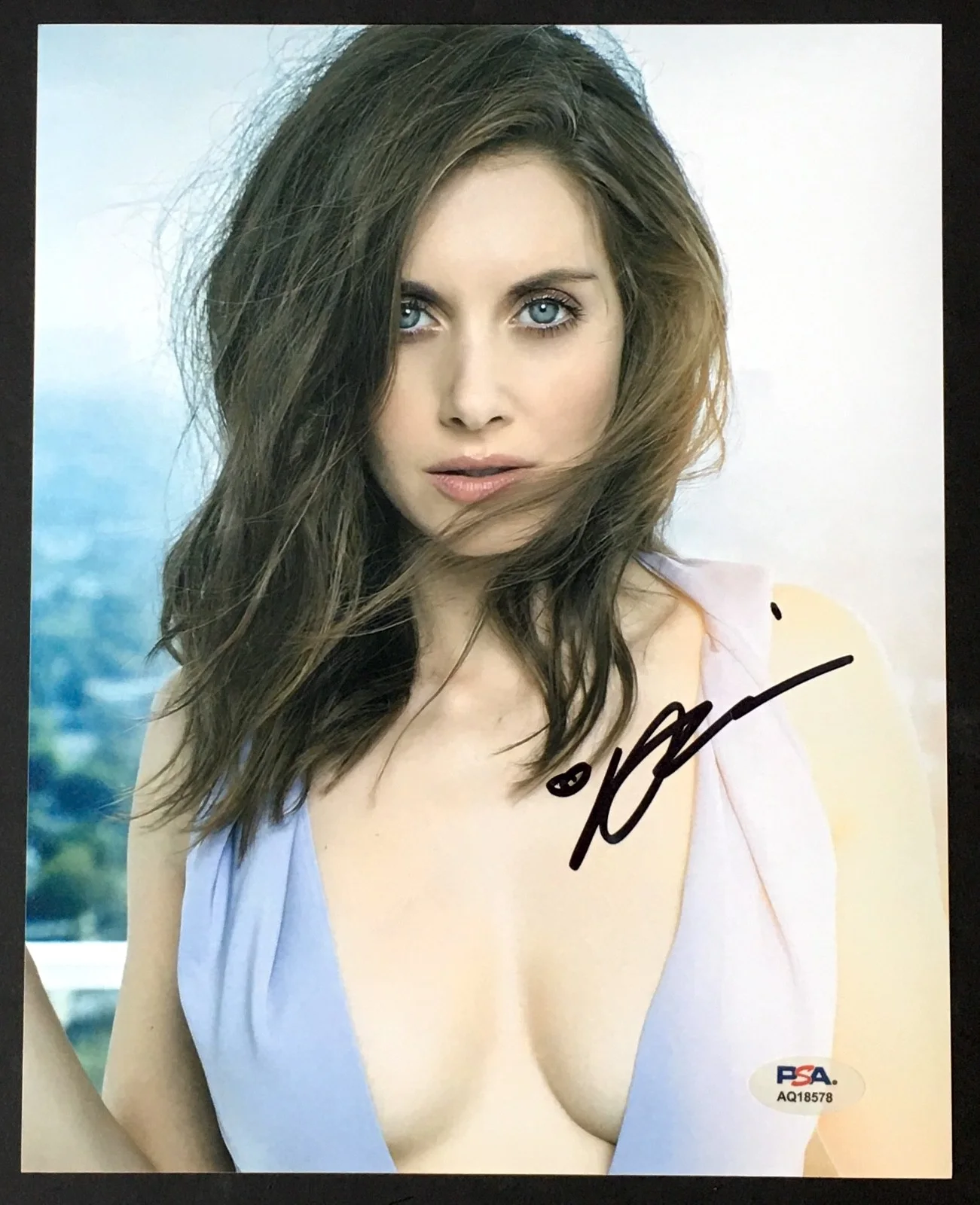 Alison Brie — ALISON BRIE SIGNED 8x10 PHOTO PSA DNA AUTOGRAPH HOT PHOTOSHOOT CLEAVAGE