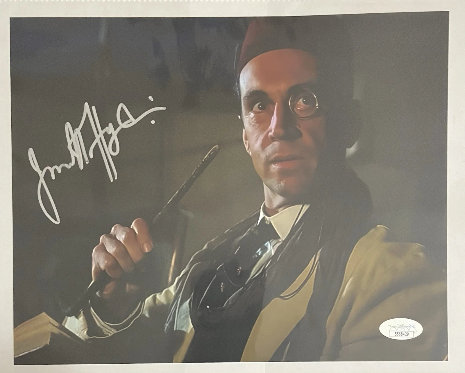 Jonathan Hyde — JONATHAN HYDE Signed 8x10 of Dr Chamberlain form THE MUMMY JSA COA Autograph, image 4