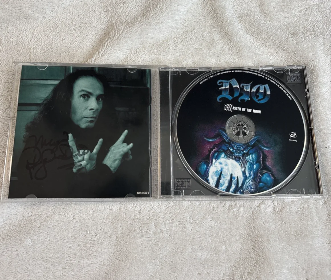 DIO Ronnie James Signed Autographed- Inner Sleeve. Master Of The Moon CD, image 2