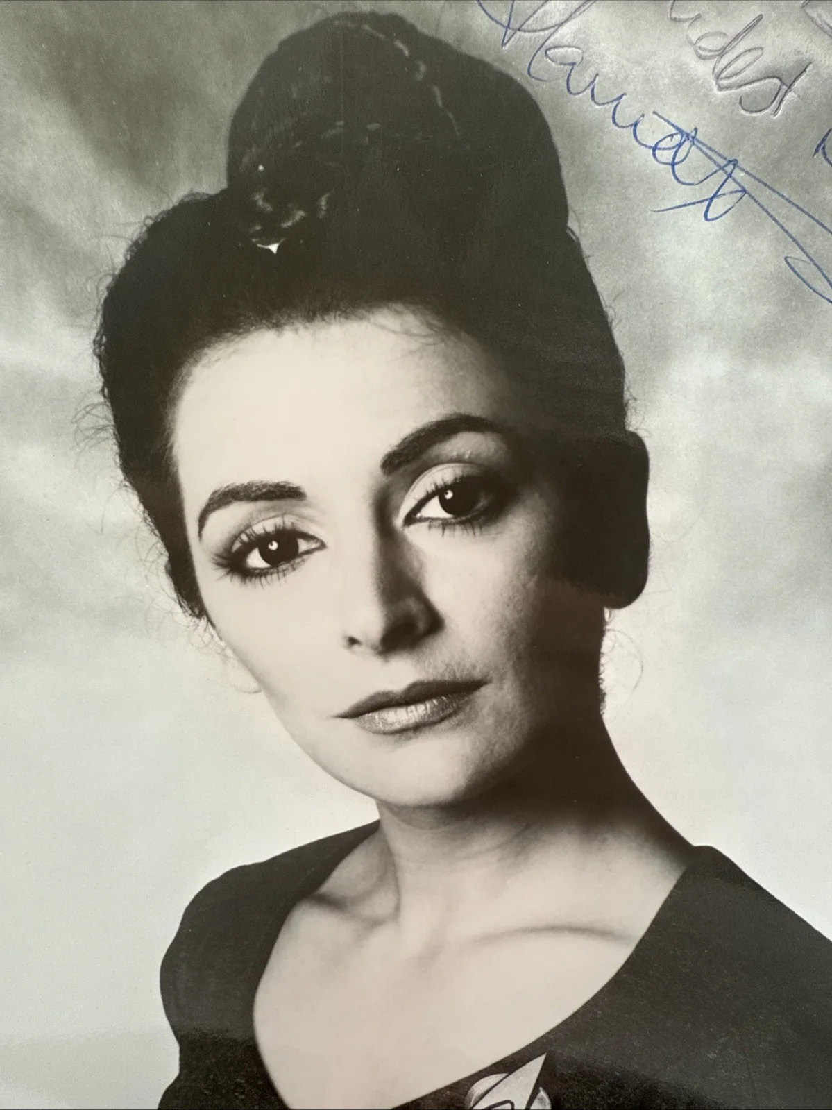 Marina Sirtis — Marina Sirtis Signed Star Trek Next Generation 8x10 Photo with Convention Photo, изображение 3
