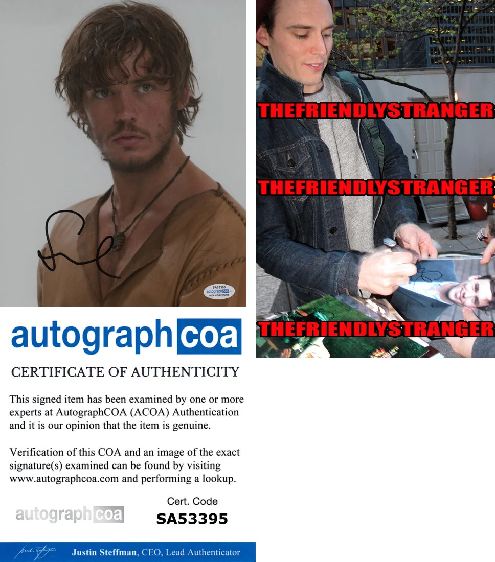 SAM CLAFLIN — Sam Claflin signed Autographed 8x10 Photo o PROOF Daisy Jones & The Six ACOA COA