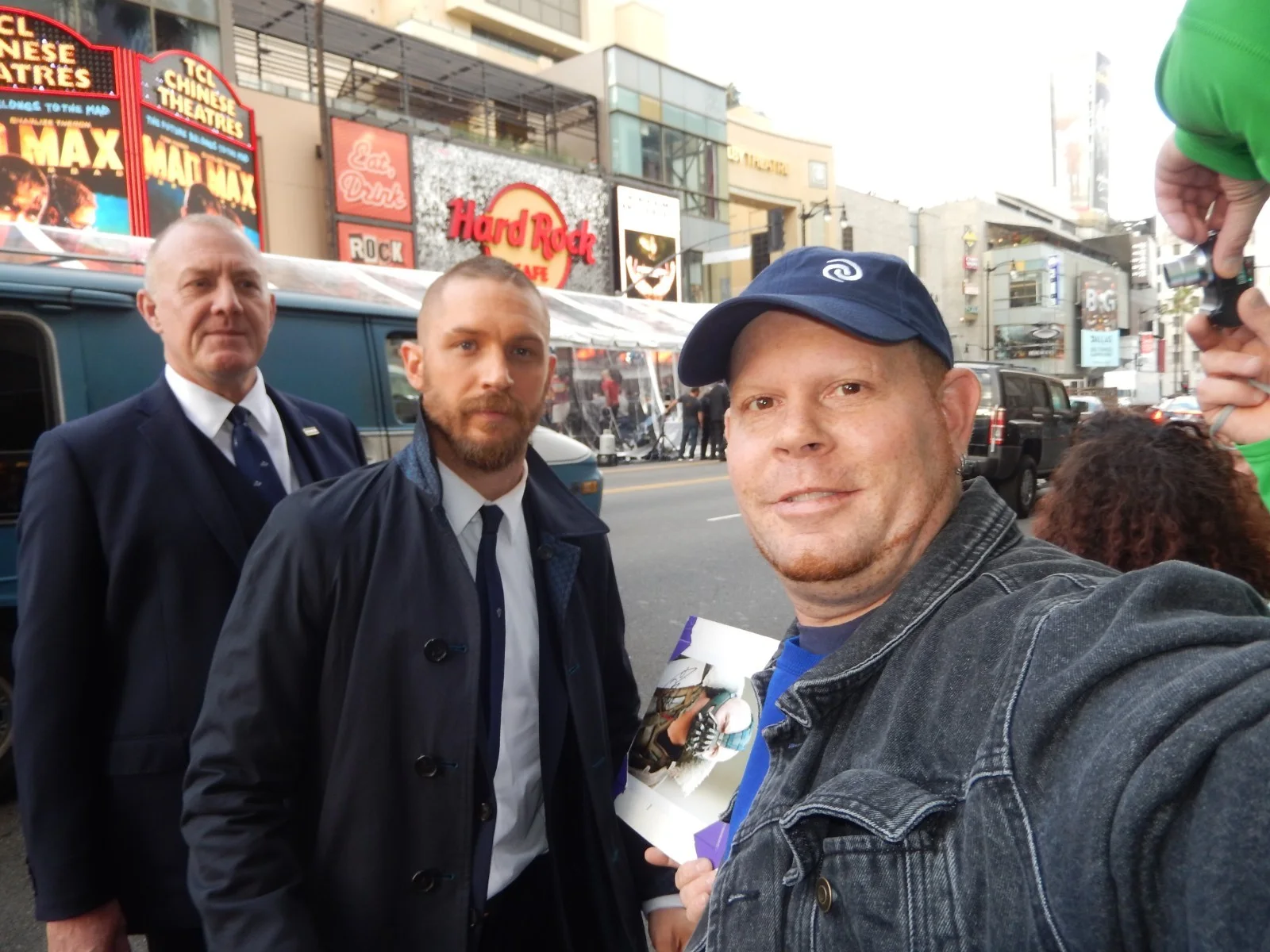 TOM HARDY — Tom Hardy Venom matted signed cut index card with photo 11x17 #1 Eddie Brock, изображение 3