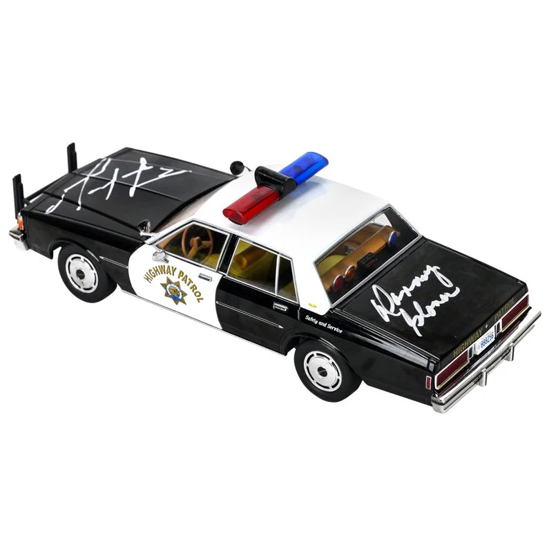 Mel Gibson, Danny Glover — Mel Gibson, Danny Glover Autographed Lethal Weapon 1:18 1989 Caprice Police Car