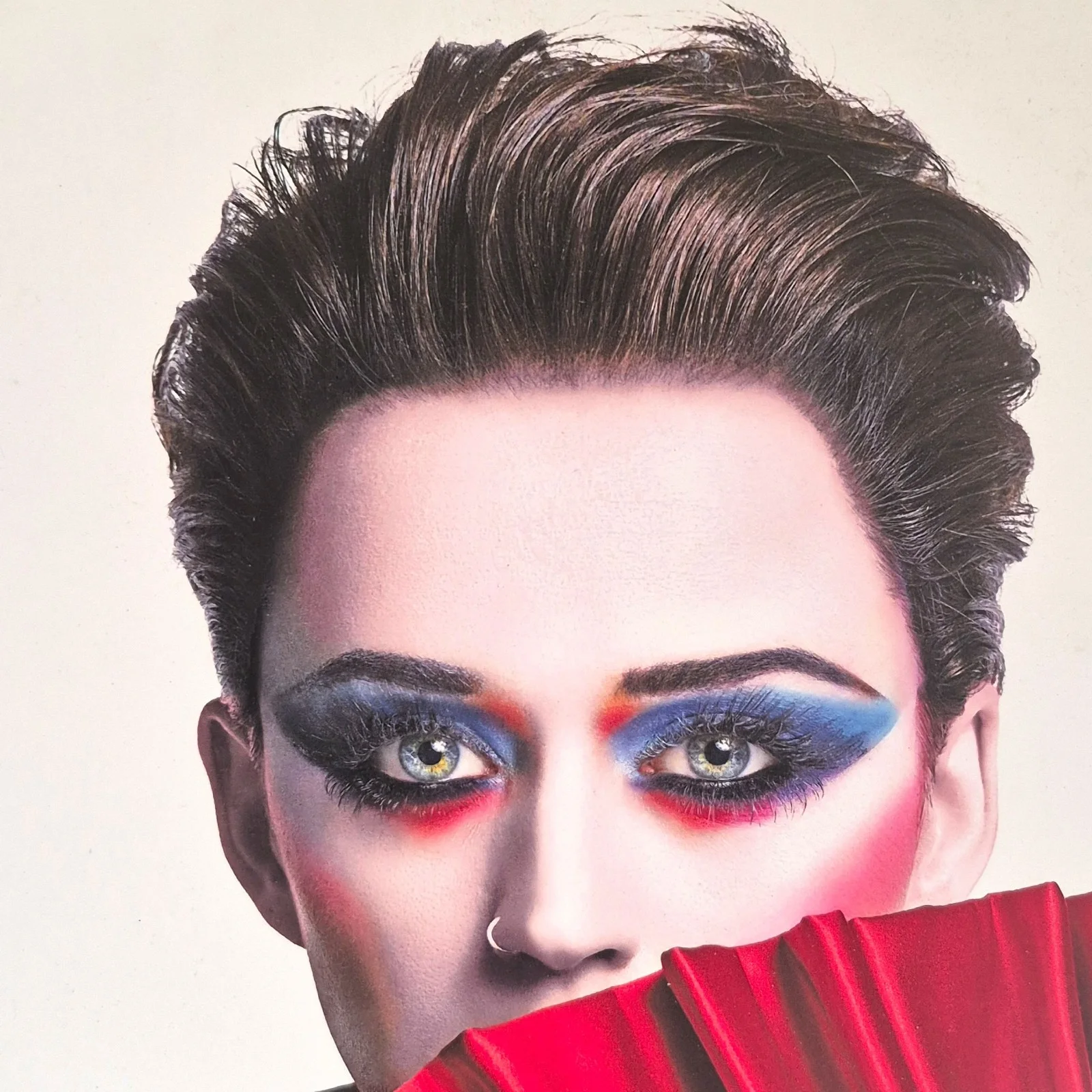 (#2) Katy Perry – Witness (2017) Autographed 12x12 Photo Print - Beckett or JSA, изображение 3