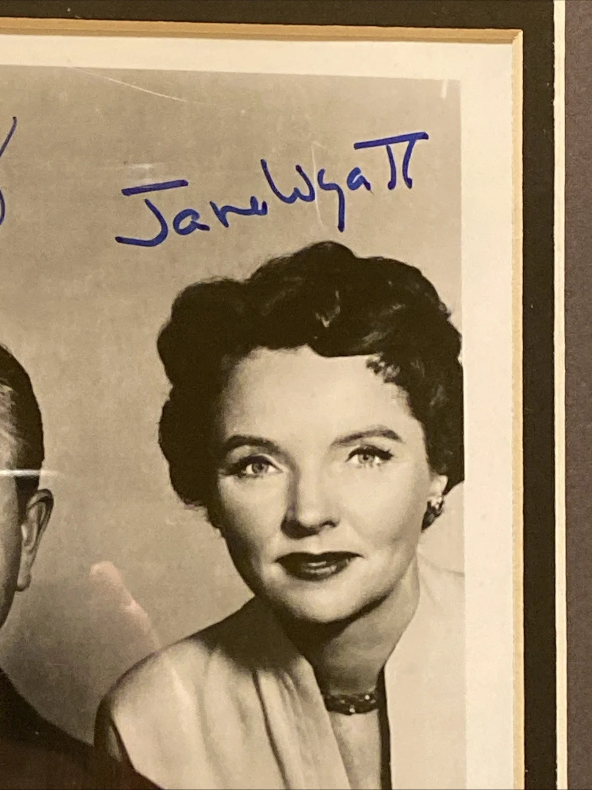 Robert Young, Jane Wyatt, Billy Gray, Elinor Donahue, Lauren Chap — "Father Knows Best" Cast Autographed SIGNED 5x 8x10 B&W Framed Photo COA, изображение 4