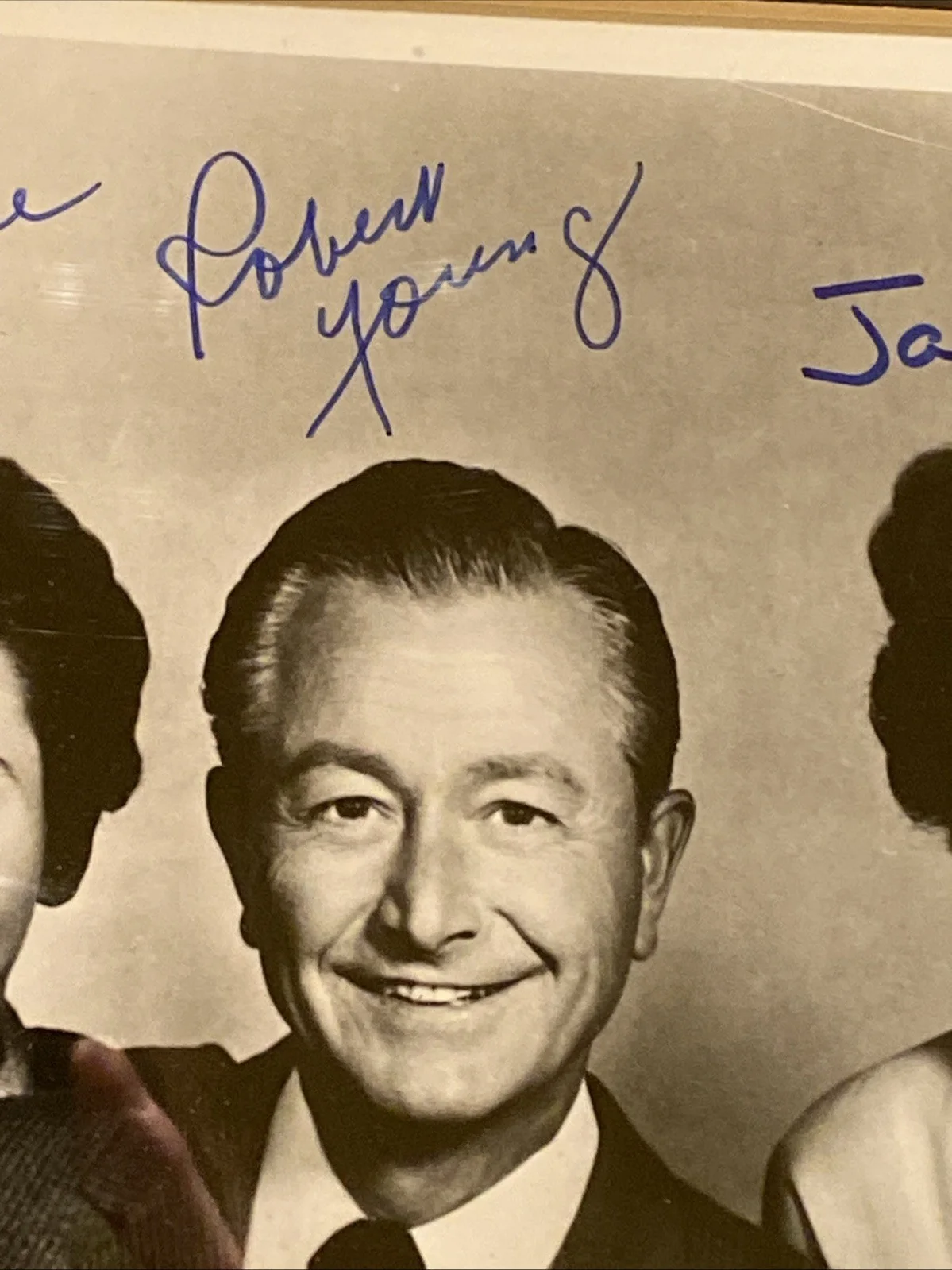 Robert Young, Jane Wyatt, Billy Gray, Elinor Donahue, Lauren Chap — "Father Knows Best" Cast Autographed SIGNED 5x 8x10 B&W Framed Photo COA, изображение 5