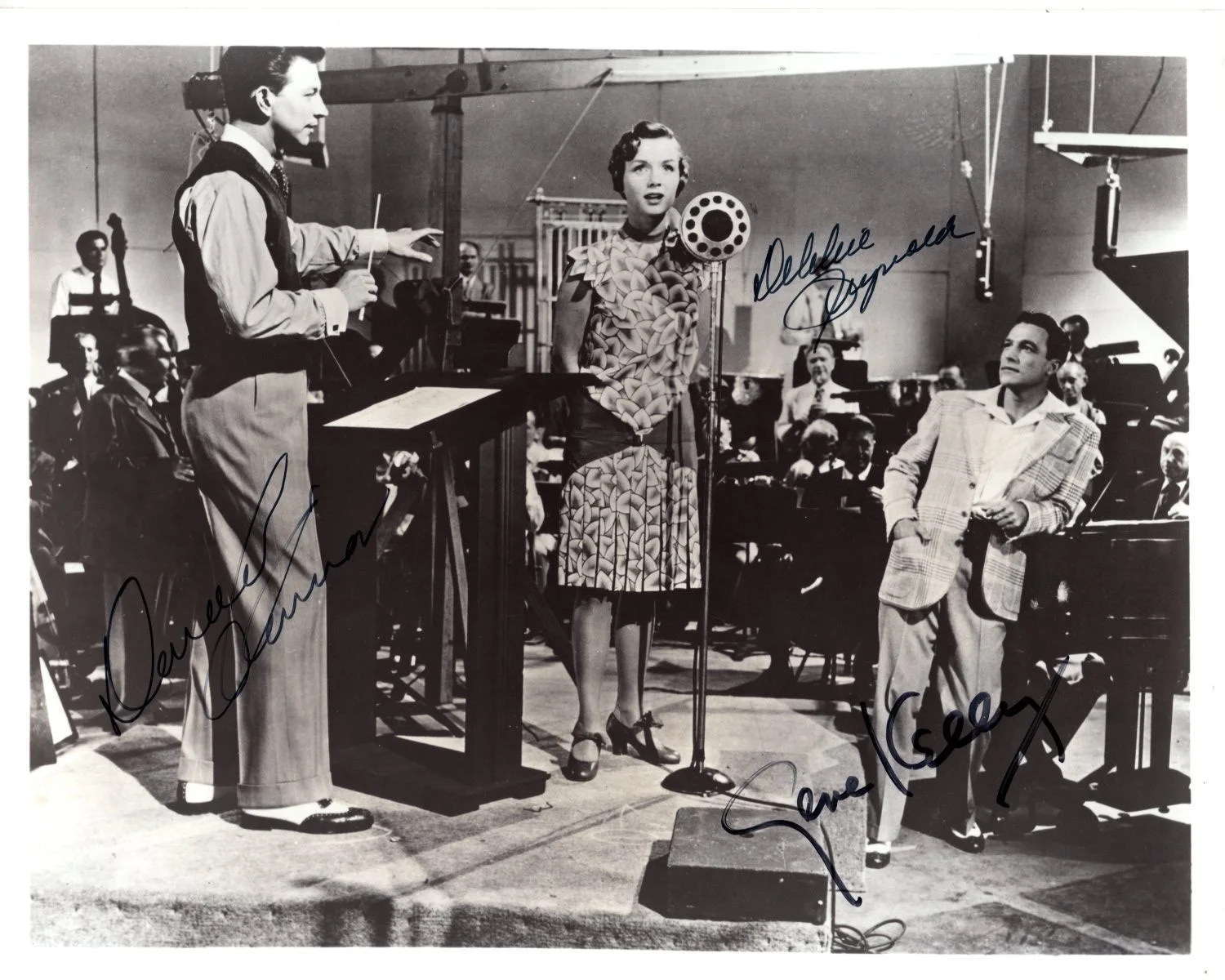 Donald O'Connor, Debbie Reynolds, Gene Kelly — DONALD O'CONNOR, DEBBIE REYNOLDS GENE KELLY signed 8x10 SINGIN IN THE RAIN photo
