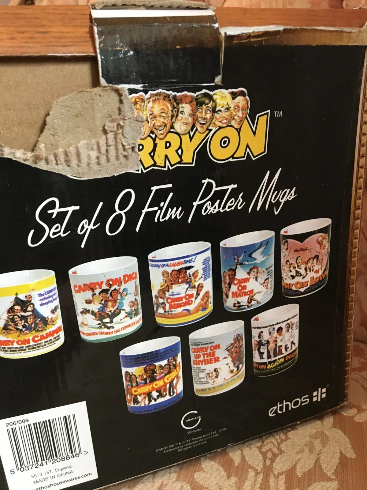 Carry On Set Of 8 Film Poster Mugs/Cups in Original Box - Unused - Rare, изображение 3