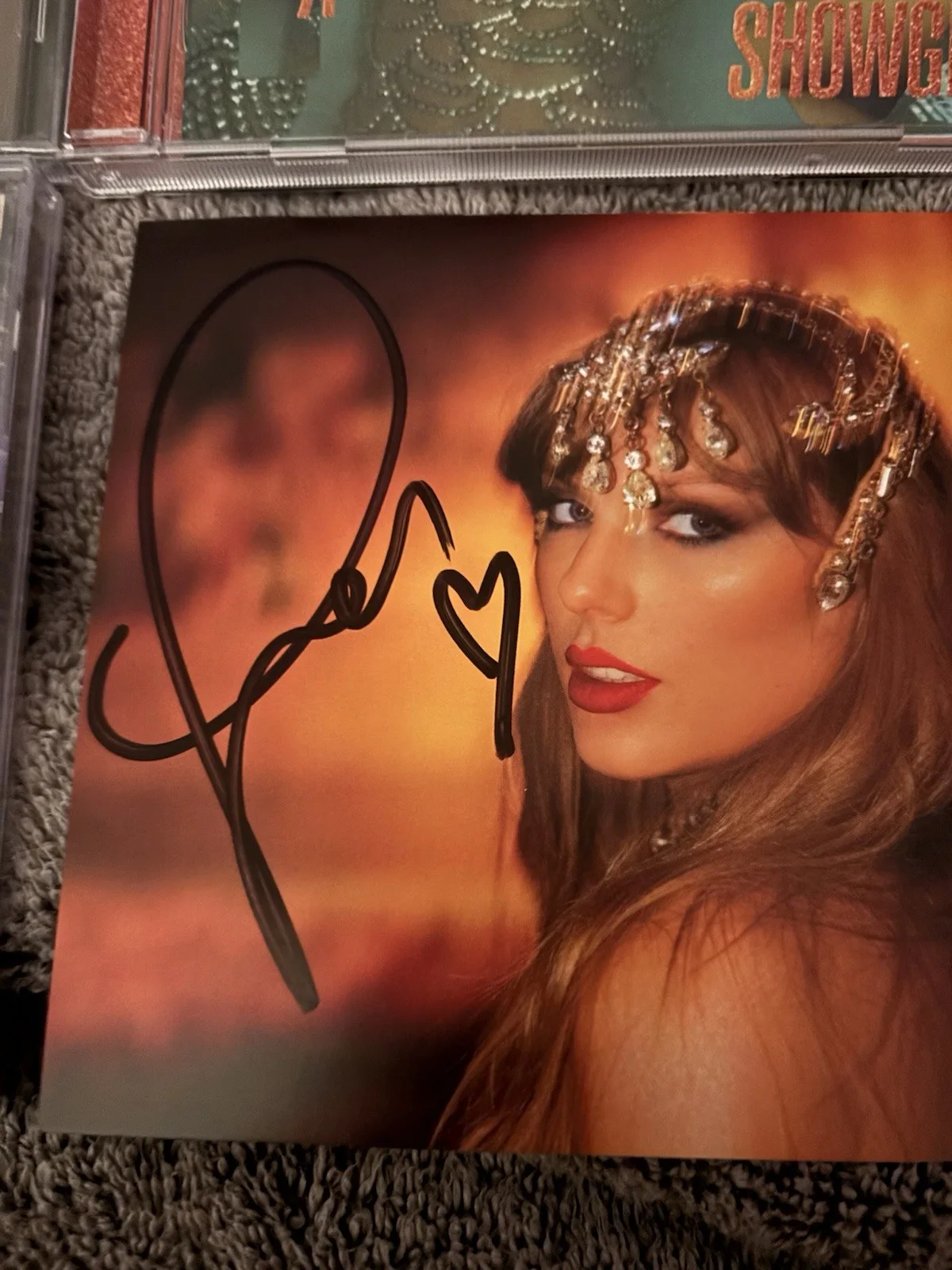 Taylor Swift The Life of a Showgirl CD + SIGNED Photo 1 + Acoustic Cd & TTPD Cd, изображение 2