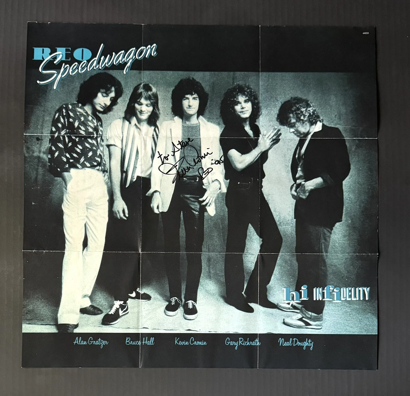 Kevin Cronin Autographed REO Speedwagon Lead Singer CD Insert Hi Infidelity 1981, изображение 2