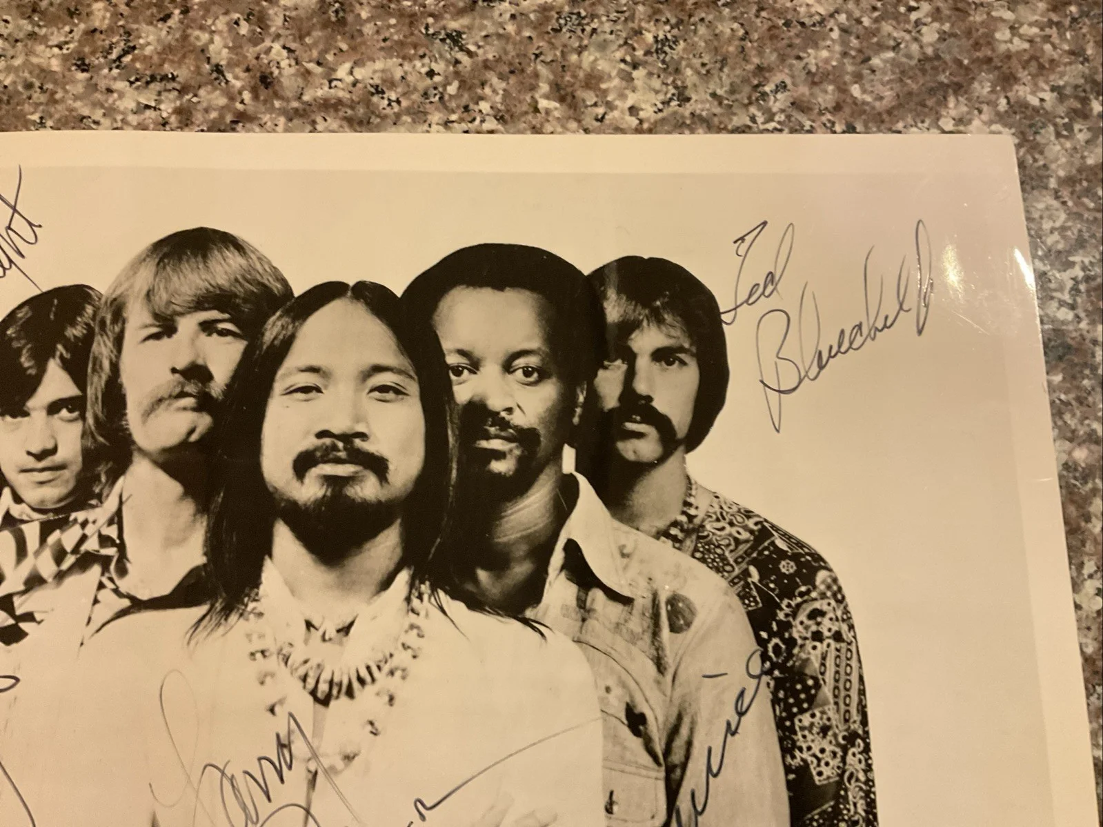 The Association band hand SIGNED 8x10 Photo No COA 5 Signatures, изображение 3