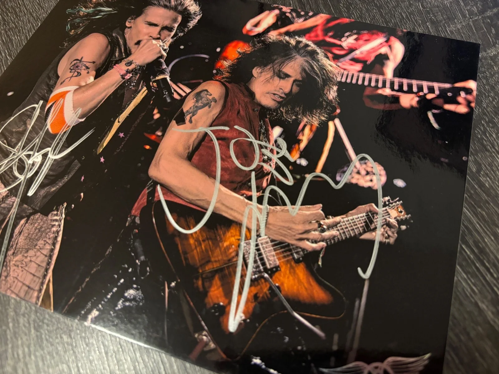 AEROSMITH SIGNED AUTOGRAPHED 8X10 RARE STEVEN TYLER & JOE PERRY W/ VIP PASSES, image 2